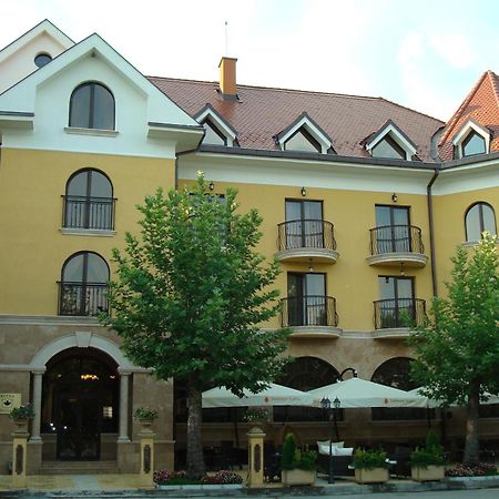 Hotel Chinar Chissarja Exterior foto